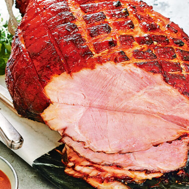 glazed-christmas-ham-with-sweet-and-tangy-barbecue-sauce_976x549